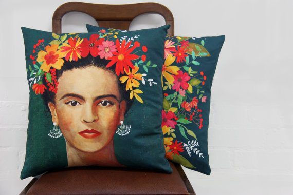 Frida Kahlo Dalle Tele Agli Oggetti Della Quotidianita Ville E Giardini