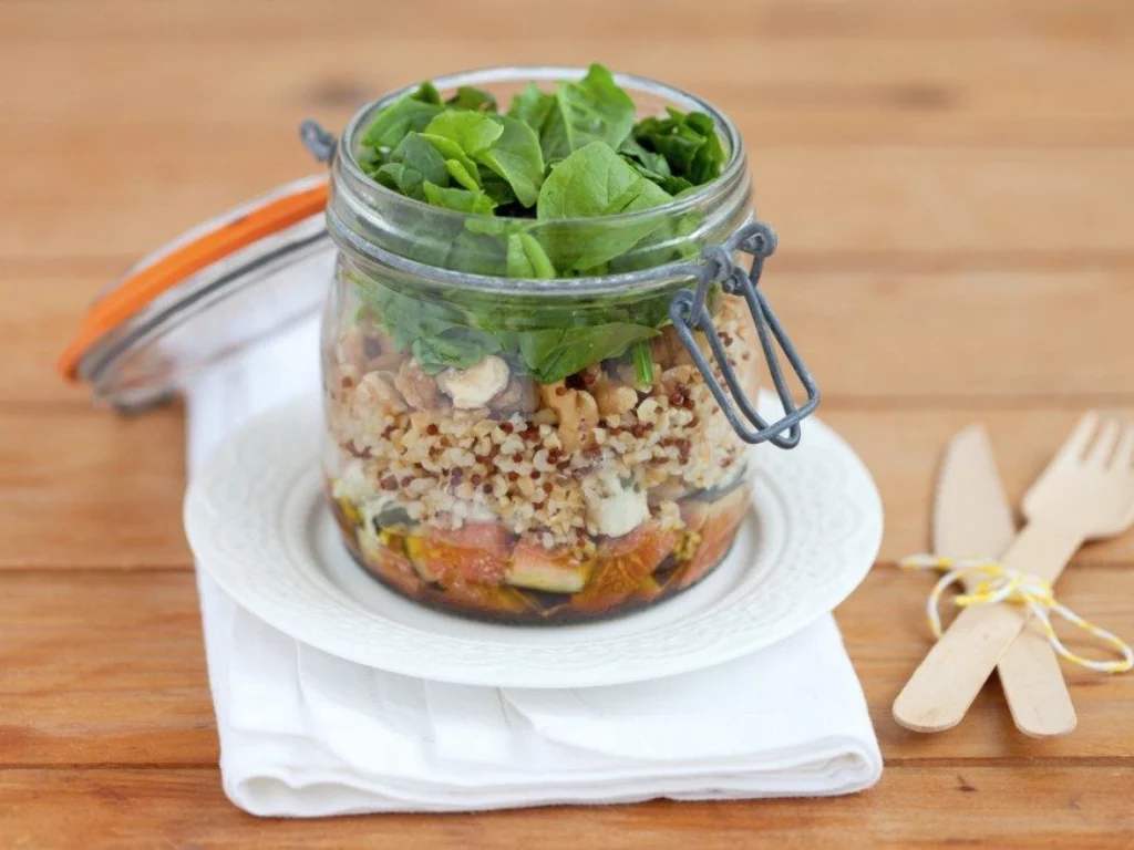 Stupisci con il menù in vasetto: l'insalata di quinoa