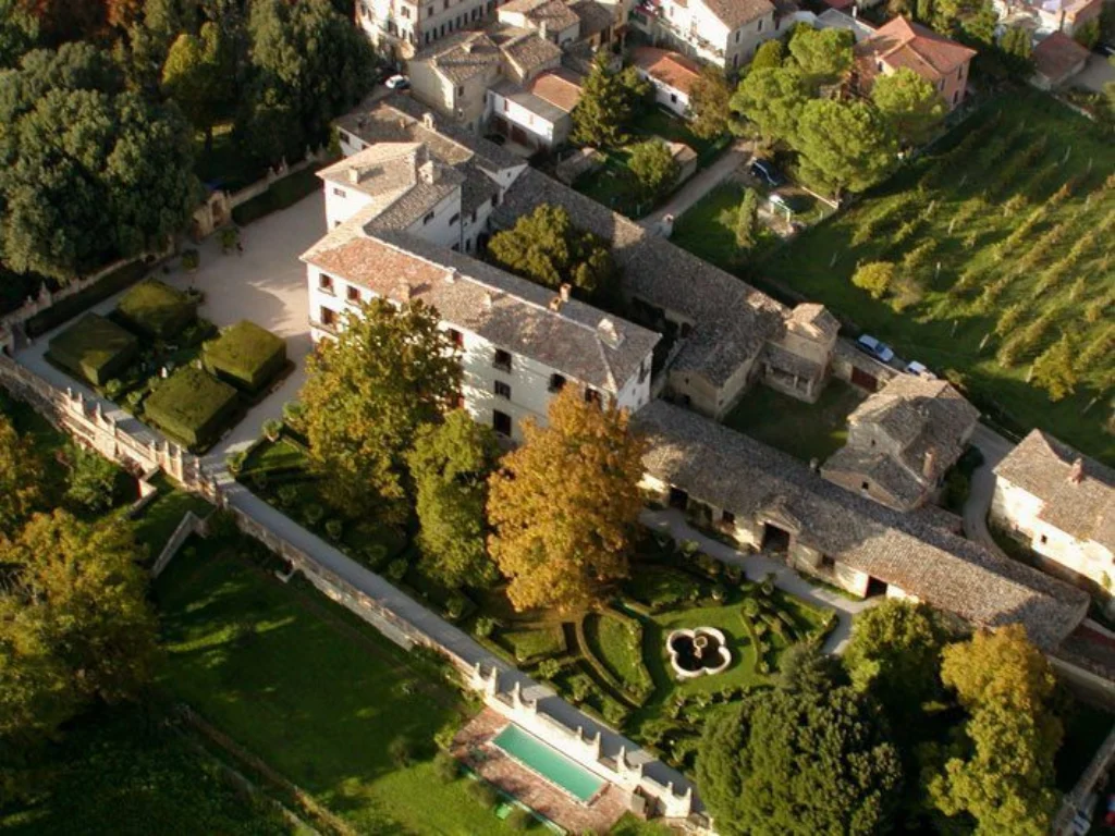 A Castel del Piano Umbro c'è Villa Aureli