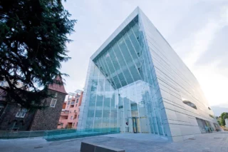 Museion è il Museo d'arte moderna e contemporanea di Bolzano.