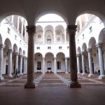 portici del Palazzo Ducale a Genova, sede della mostra su Ligabue
