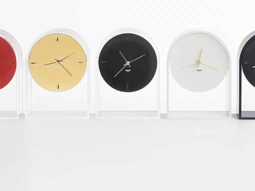 Il set di modelli dell'orologio Air du temps - Eugeni Quitllet per Kartell