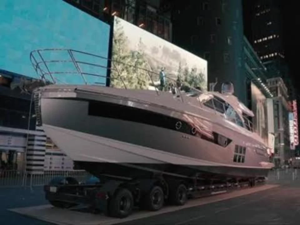 Il superyacht made in Italy Azimut S6 attracca a Time Square