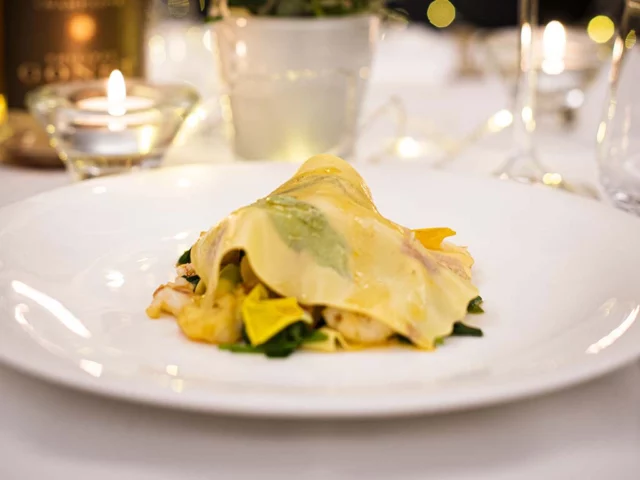 Pranzo di Natale, raviolo aperto ai fioriÂ 