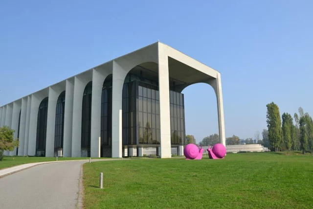 palazzo mondadori Oscar Niemeyer