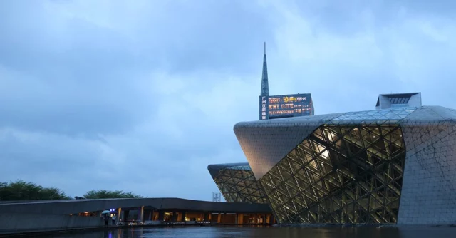 Guangxhou opera house di Zaha Hadid VilleGiardini stileitaliano villegiardini.it